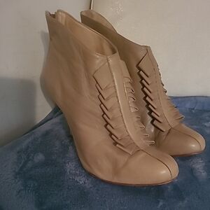 Pour La Victoire Nude Leather Lace Booties Zipper Back  3 3/4" Heel Size 8.5